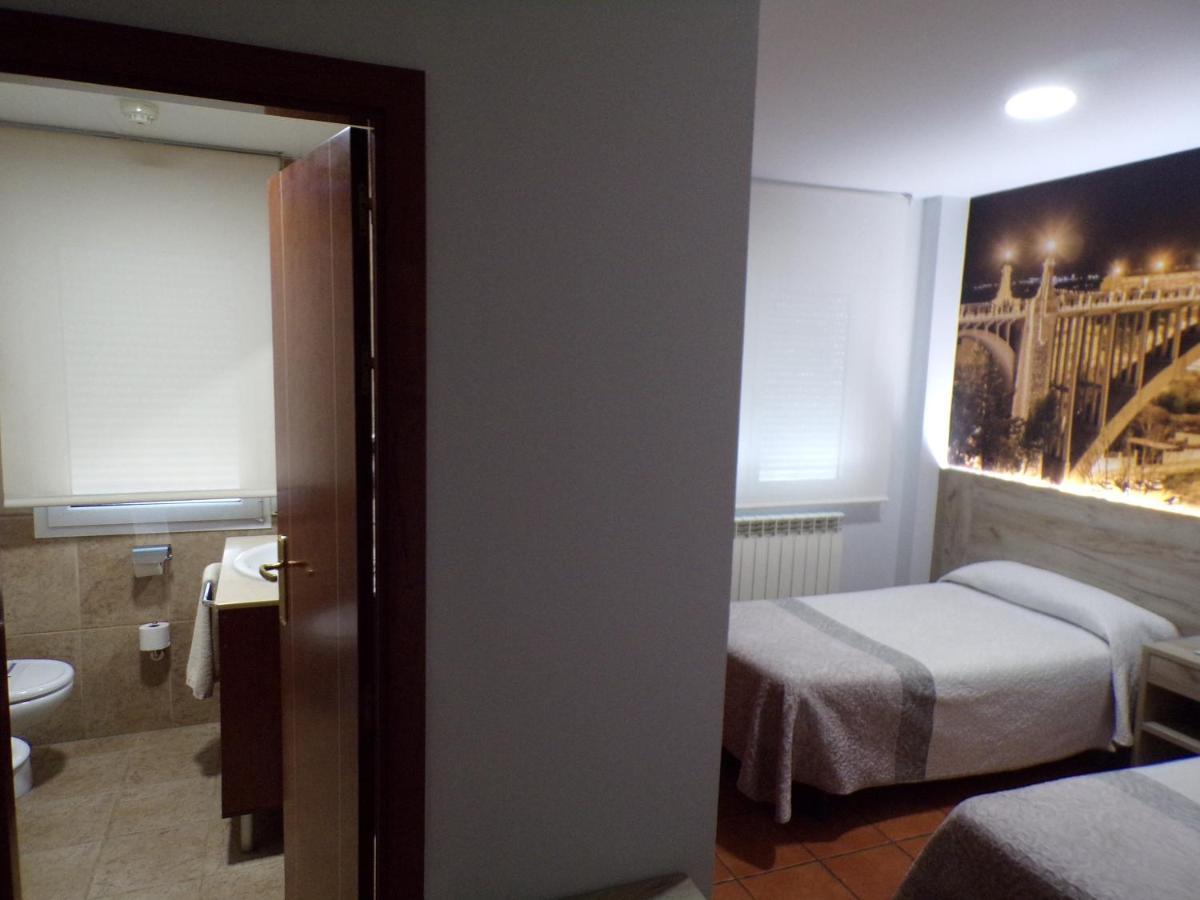 Hostal Serruchi เตรูเอล ภายนอก รูปภาพ