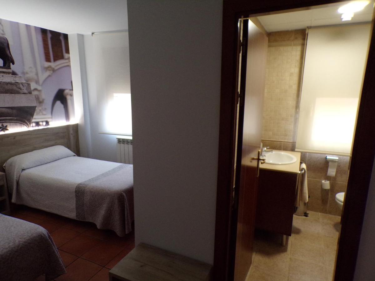 Hostal Serruchi เตรูเอล ภายนอก รูปภาพ